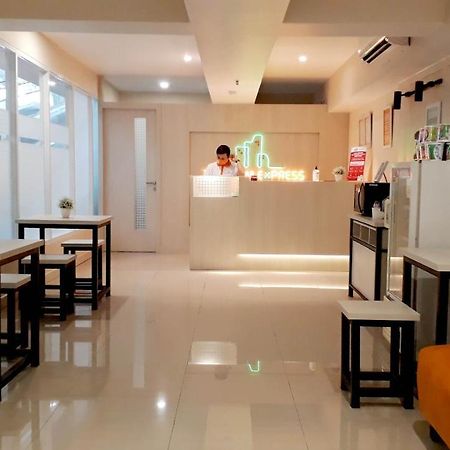 Hotel Titanium Express Homtel à Jakarta Extérieur photo
