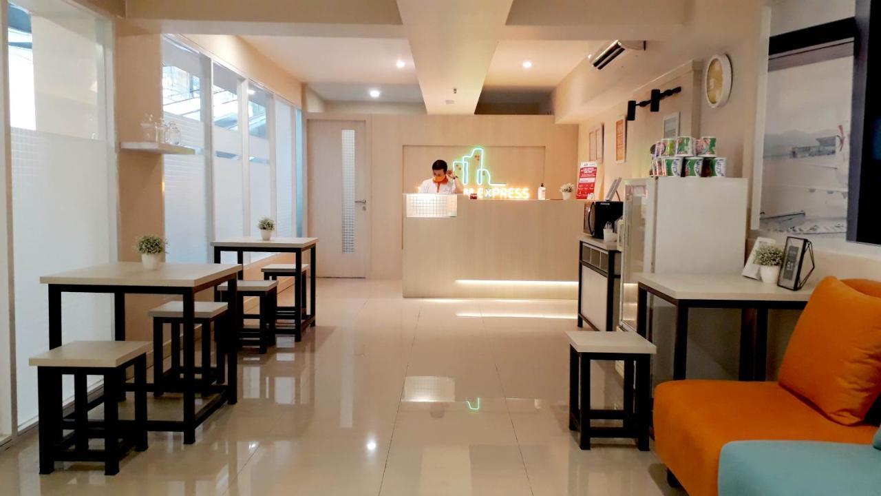 Hotel Titanium Express Homtel à Jakarta Extérieur photo